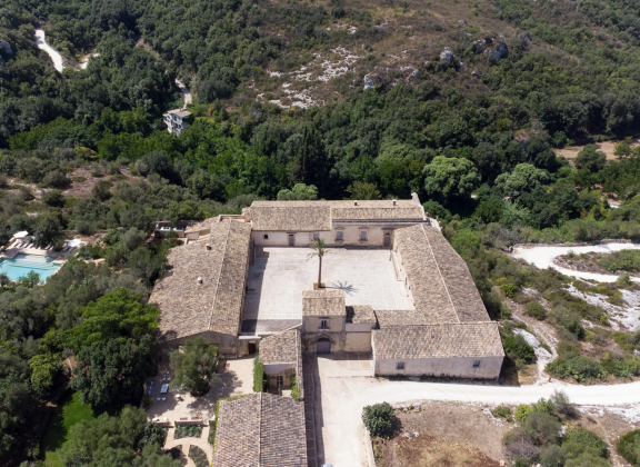 Your luxury Sicily tour begins!