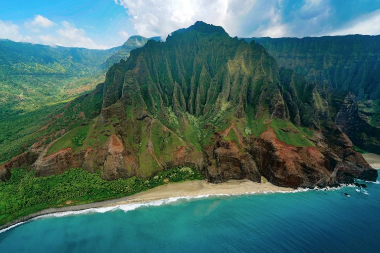 Beyond Travel with Art in Voyage